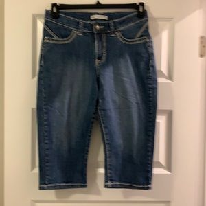 Lee Capris jeans Detail back pockets Slender secret lower on the waist